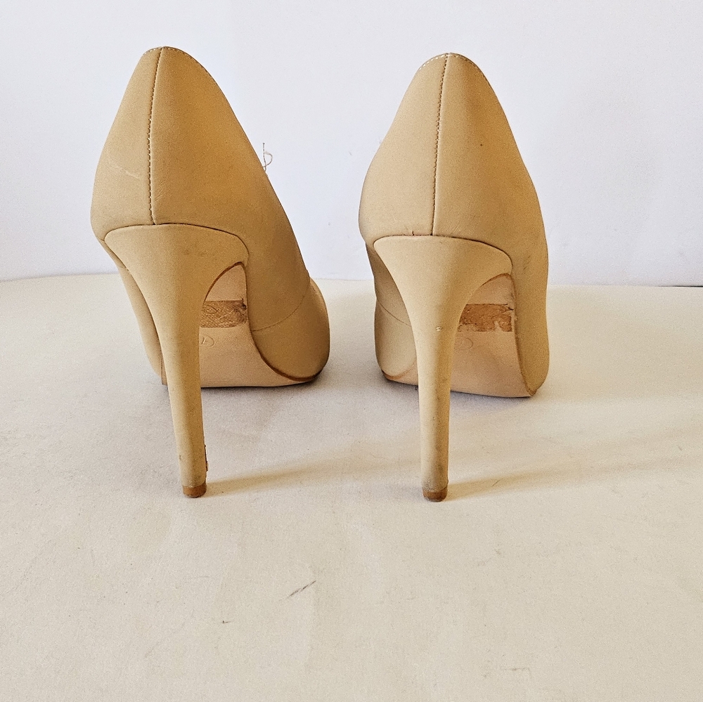 Glaze Women's Cream Pumps - Picture 5 of 8